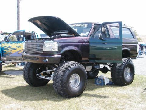 1994 Ford Bronco - Leihigh Valley Show 7/20/03 Took 3rd in the Street Legal over 33" tires