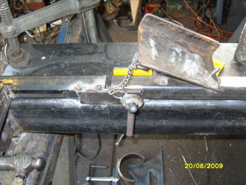 1989 Ford Bronco - Close-up of metal bracket welding on a vehicle frame, with a date stamp of 20/06/2009.