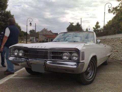 1991 Ford LTD Crown Victoria - Classic white Dodge Monaco convertible from 1967 seen parked on a street.