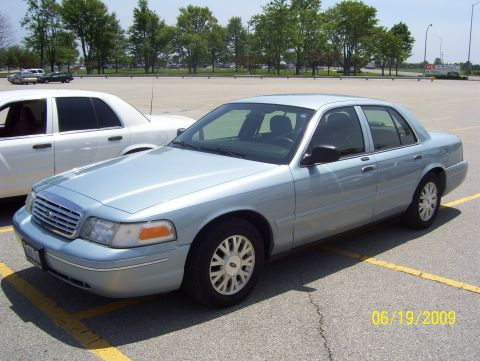 2003 Ford Crown Victoria photo