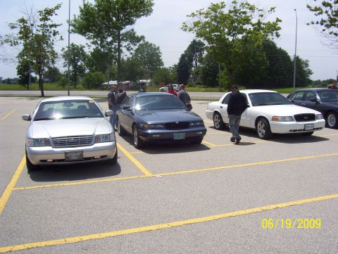 2003 Ford Crown Victoria photo