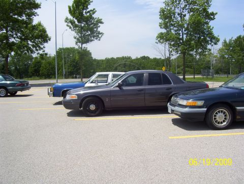 2003 Ford Crown Victoria photo
