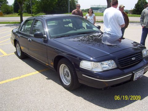 2003 Ford Crown Victoria photo
