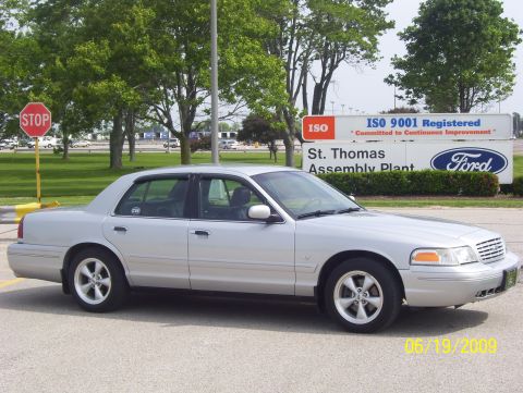 2003 Ford Crown Victoria photo
