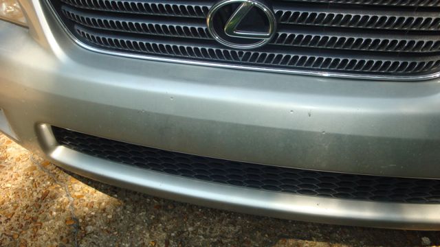 Silver 2001 Lexus IS 300 front grille with chrome trim and Lexus logo, and lower bumper with honeycomb grille