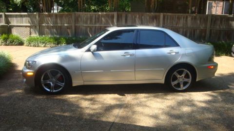 2001 Lexus IS 300 “Lynn”