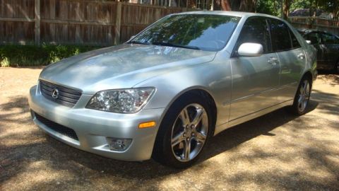 2001 Lexus IS 300 “Lynn”