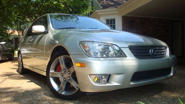 2001 Lexus IS 300 “Lynn”