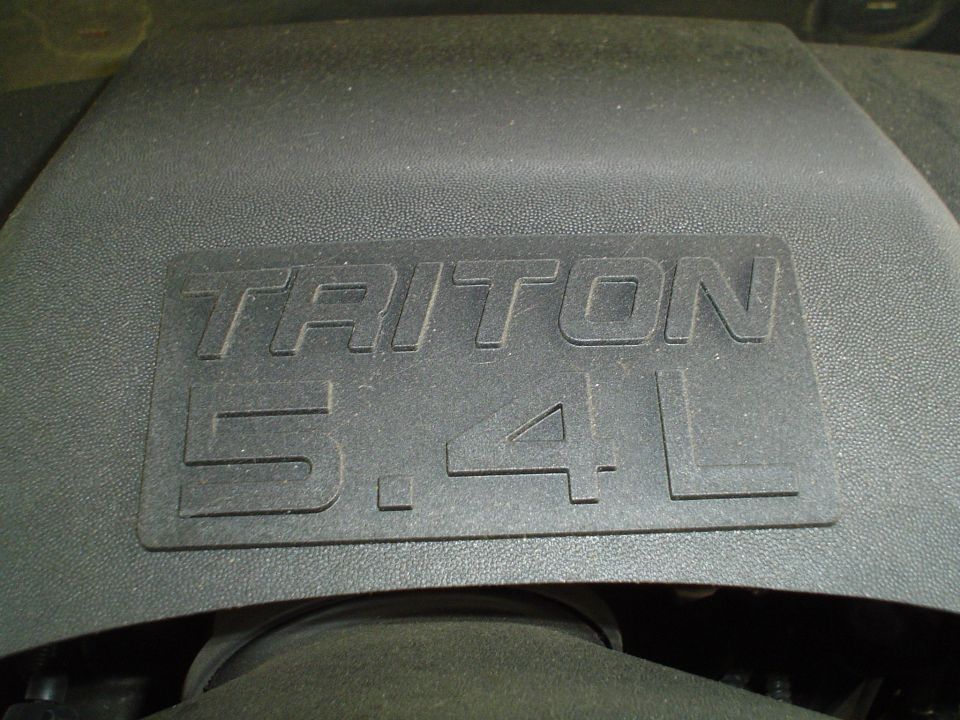 Engine cover with TRITON 5.4L text