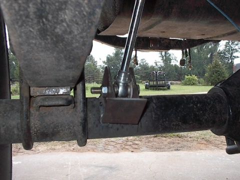 1986 Ford Bronco - Here is what my lower brackets look like. Not real pretty but they should hold.