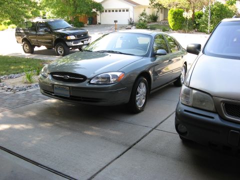 2003 Ford Taurus - Front Angle