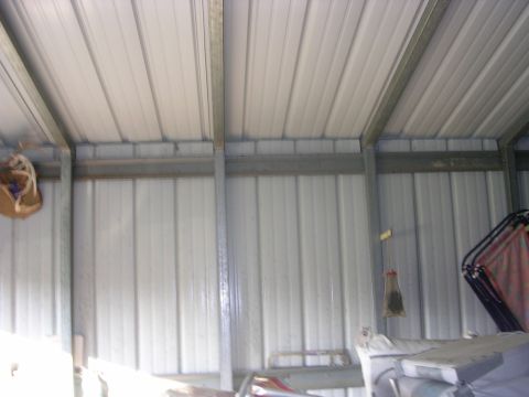 2008 Bombardier Outlander - The interior of a metal shed is shown, corrugated walls and ceiling, with a Supermotors.net logo visible at the bottom right.