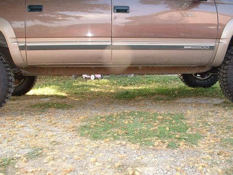 1994 GMC Suburban - Nice. Nothing hanging below the framerails.