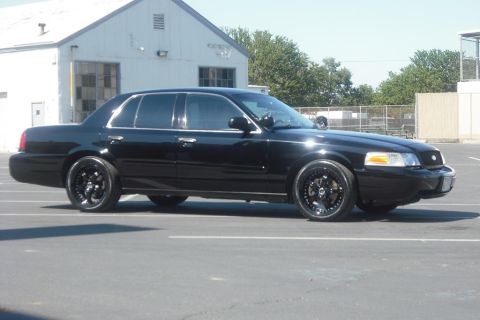2003 Ford Crown Victoria photo