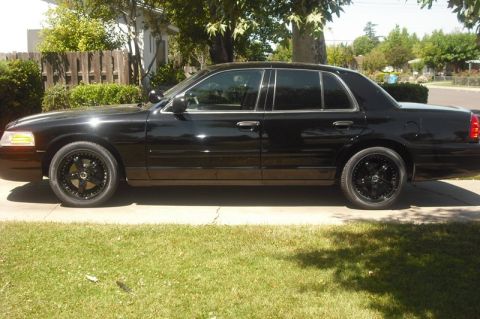 2003 Ford Crown Victoria photo