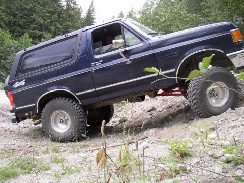 1988 Ford Bronco - posing