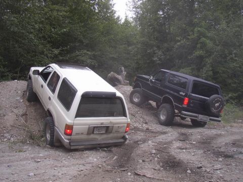 1988 Ford Bronco - 4 runner upstaging the bronc