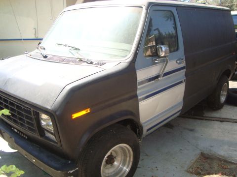 1986 Ford Bronco - This Ford Econoline van appears to be from the early 1980s, not a 1986 Bronco.