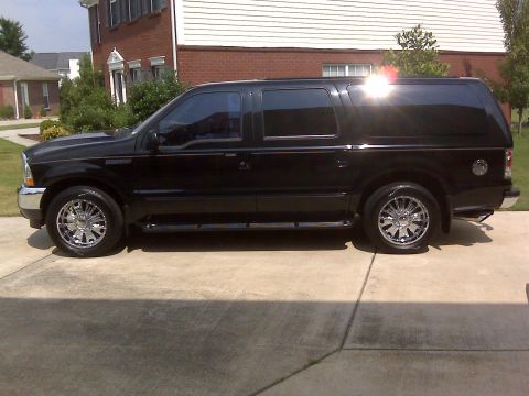 2000 Ford Excursion photo