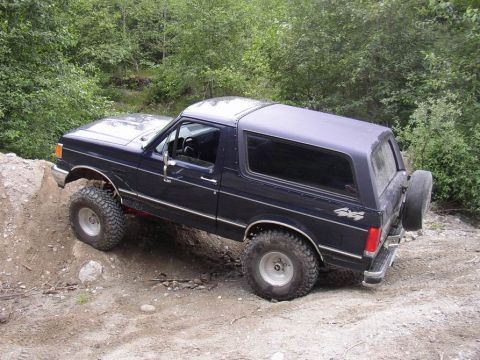 1988 Ford Bronco - i like to pose :)