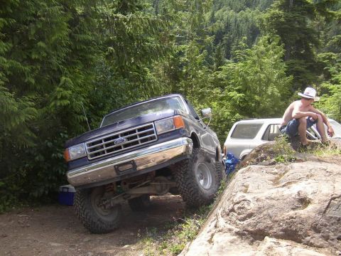 1988 Ford Bronco - the bronc posing