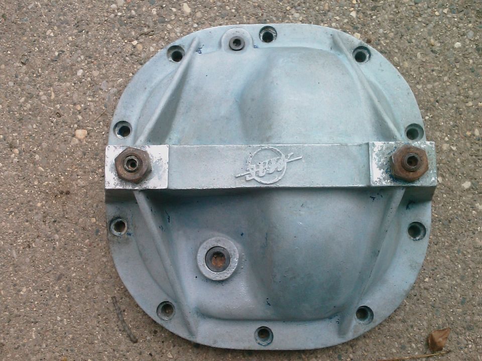 Cast aluminum finned differential cover with girdle brace