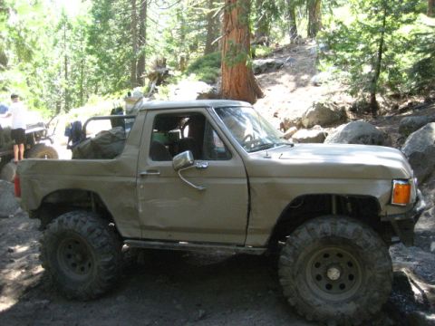 1989 Ford Bronco - This 1989 Ford Bronco is equipped for off-road adventures on a trail.