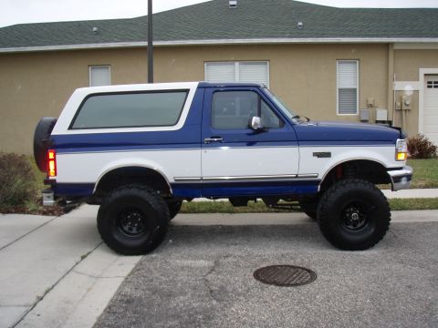 1996 Ford Bronco - This lifted 1996 Ford Bronco features a two-tone blue and white paint scheme.