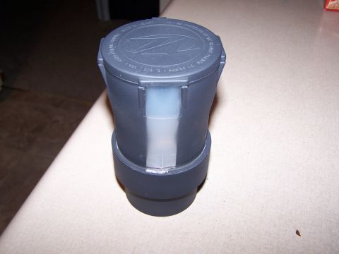 1986 Ford Bronco - Reservoir cap with a Z logo, likely for a vehicle part.