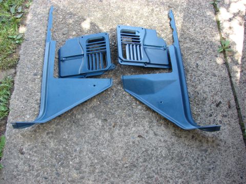 1984 Ford F-250 - 80/86 Floor Vents