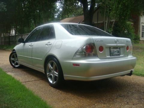 2001 Lexus IS 300 “Lynn”