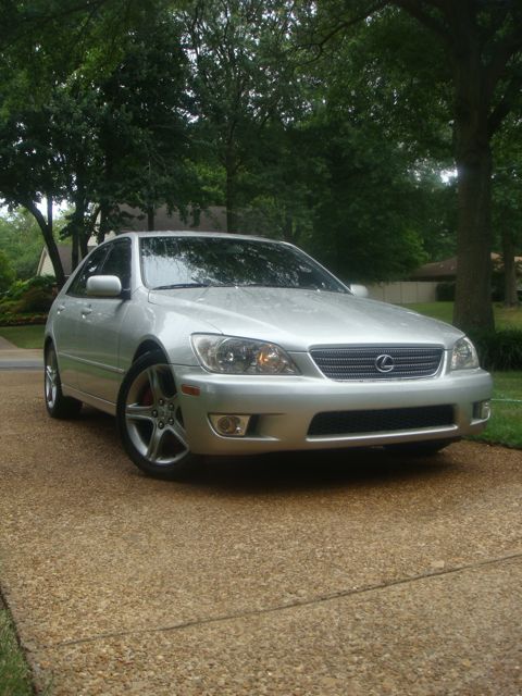 2001 Lexus IS 300 “Lynn”
