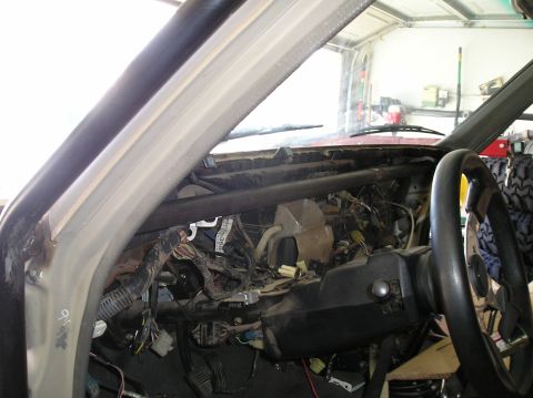 1986 Toyota Hilux - The dashboard is disassembled, revealing a complex network of wires and components within the vehicle's cabin.