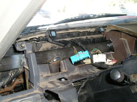 1986 Toyota Hilux - Exposed dashboard wiring harness with multiple connectors visible.