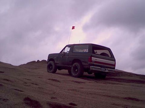 1989 Ford Bronco - Cool shot of me going up the sand hill. NOT stuck here. ;) 5/31/03.