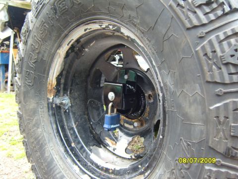 1989 Ford Bronco - A Master Lock secures the spare tire, obscuring any vehicle identification.