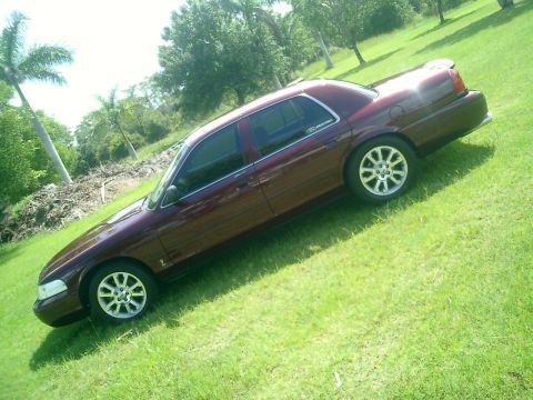 2004 Ford Crown Victoria photo
