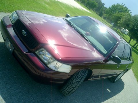2004 Ford Crown Victoria photo