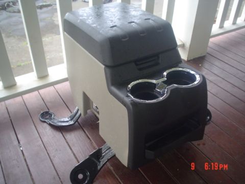 2005 Ford Excursion - Center console part with cup holders and storage, removed from a vehicle.
