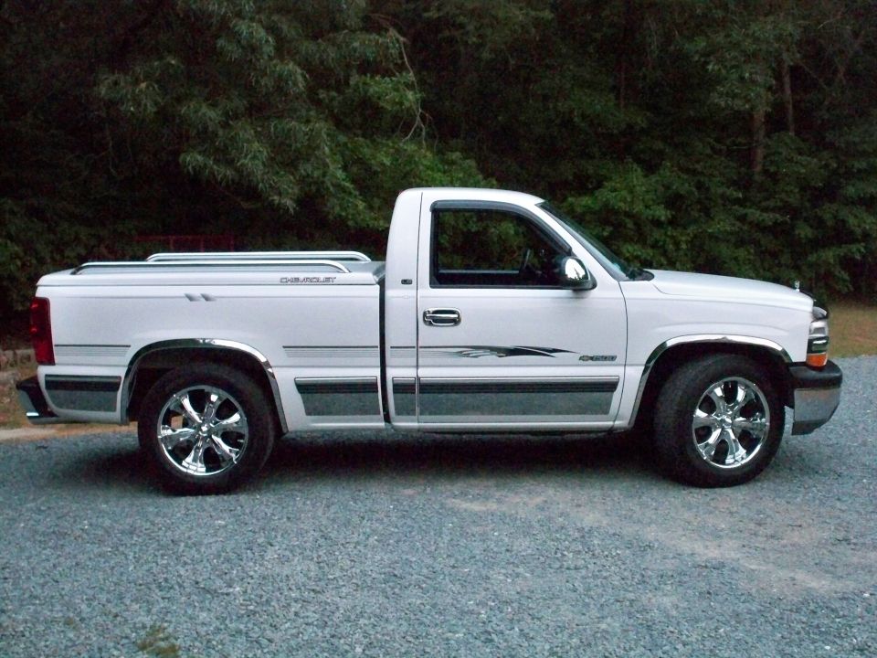 White 2002 Chevrolet Silverado 1500 pickup truck, side view