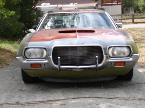 1973 Ford Ranchero - This 1972 Ford Ranchero shows significant wear and tear, with mismatched paint on its front end.