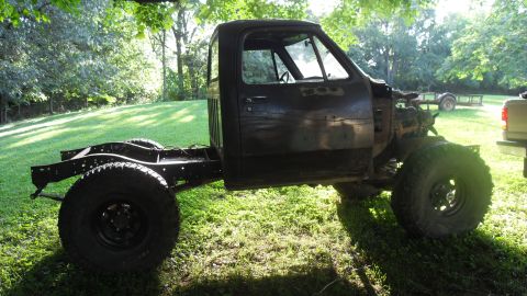 1980 Dodge Magnum - This 1980s Dodge pickup truck chassis and cab is shown from the side, with significant body panels removed.