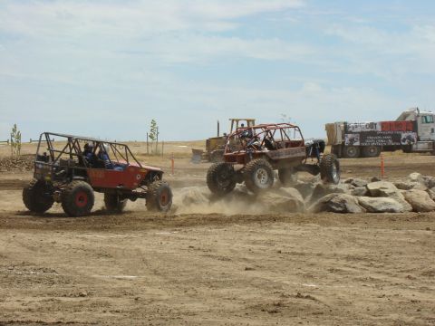 1989 Ford Bronco - Custom off-road buggies compete on a challenging rocky terrain.