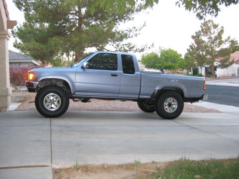 1990 Toyota Pickup/SR5 - This 1990 Toyota Pickup SR5 extended cab is shown from the side.