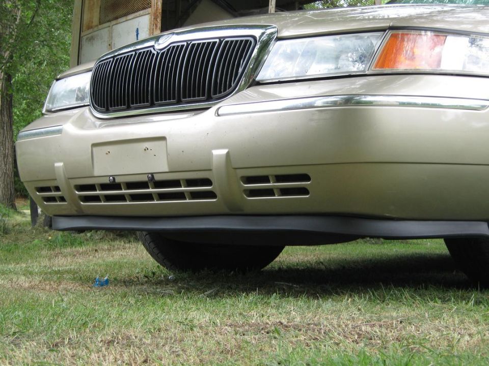 Gold 2000 Mercury Grand Marquis front grille and bumper