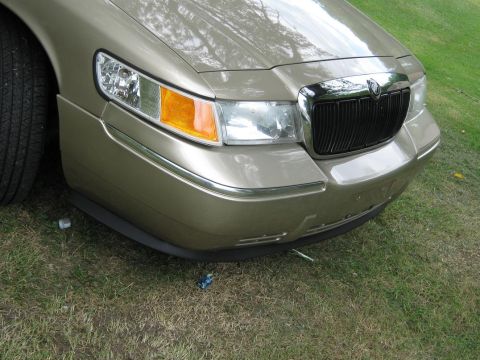 2000 Mercury Grand Marquis - Front view of a 2000 Mercury Grand Marquis showing the grille and headlights.