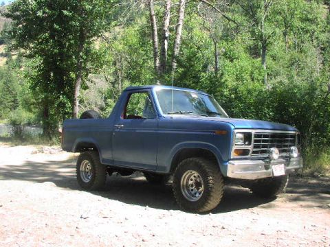 1981 Ford Bronco - pose 2