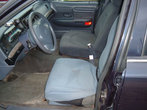 2000 Ford Crown Victoria - has fact race suspension seat only seen 2 other times before