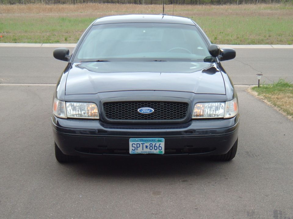 Dark blue Ford Crown Victoria front view, license plate SPT-866, with a black grille and Ford emblem