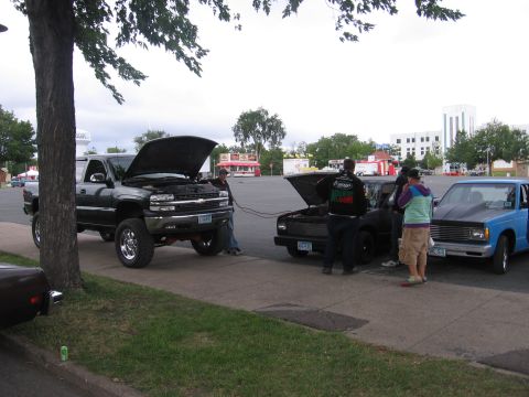 2001 Chevrolet Silverado 1500 - had to help jump another fellow chevy guy!